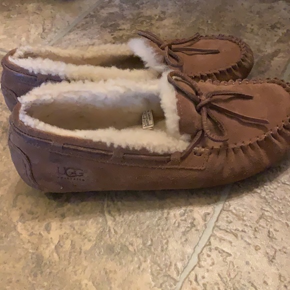 Great condition women’s ugg moccasins! - Picture 2 of 4